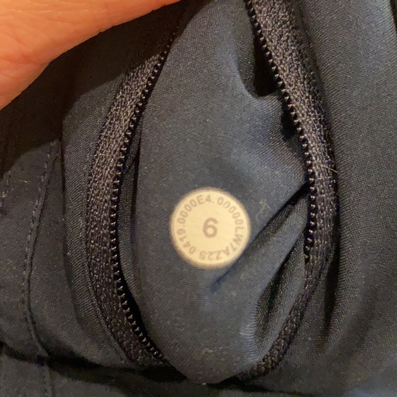 NAVY discontinued Lululemon tracker shorts - Picture 5 of 5